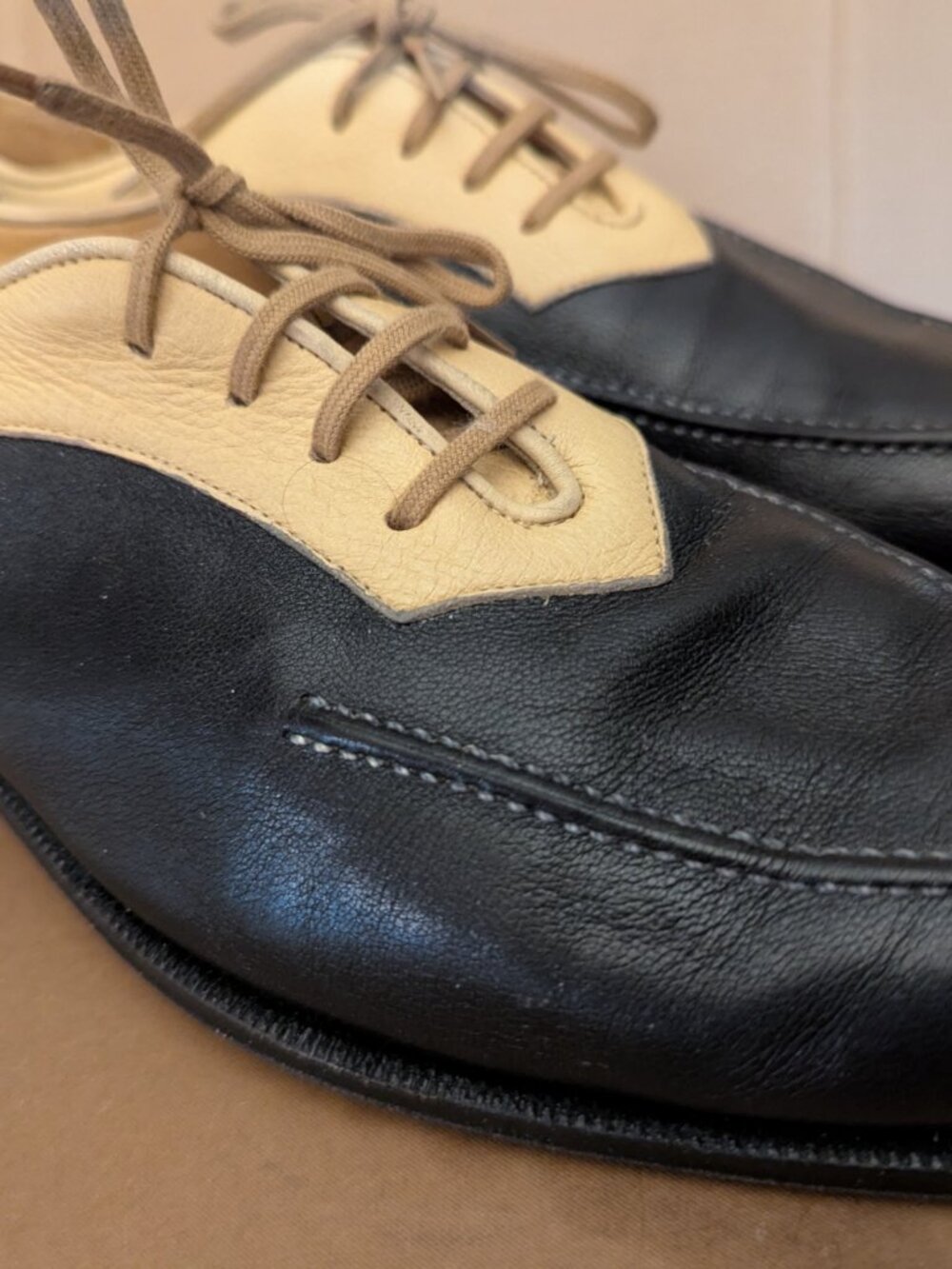 NEIMAN MARCUS "Gravati" Womens Shoes Two-tone spectator oxfords (or saddle 9 - Picture 3 of 8